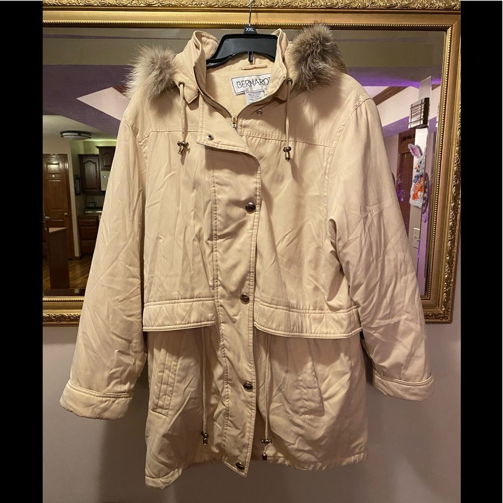 Bernardo women medium winter coat with detachable hood